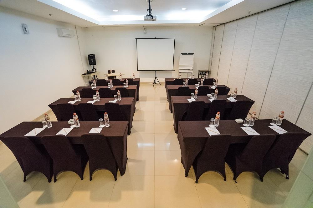 Amaris Hotel Pancoran Джакарта Екстериор снимка