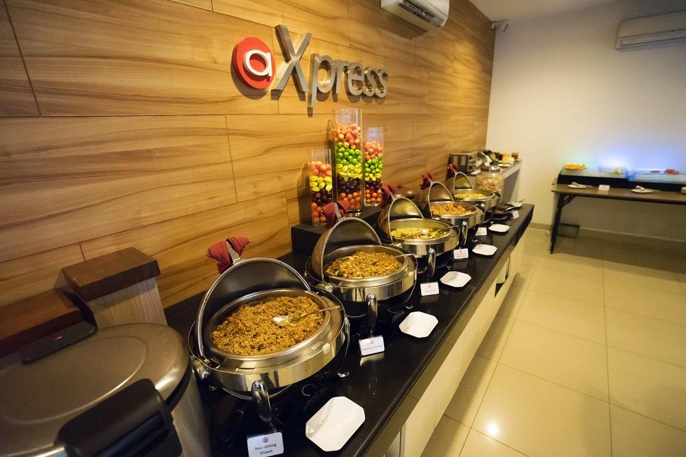 Amaris Hotel Pancoran Джакарта Екстериор снимка