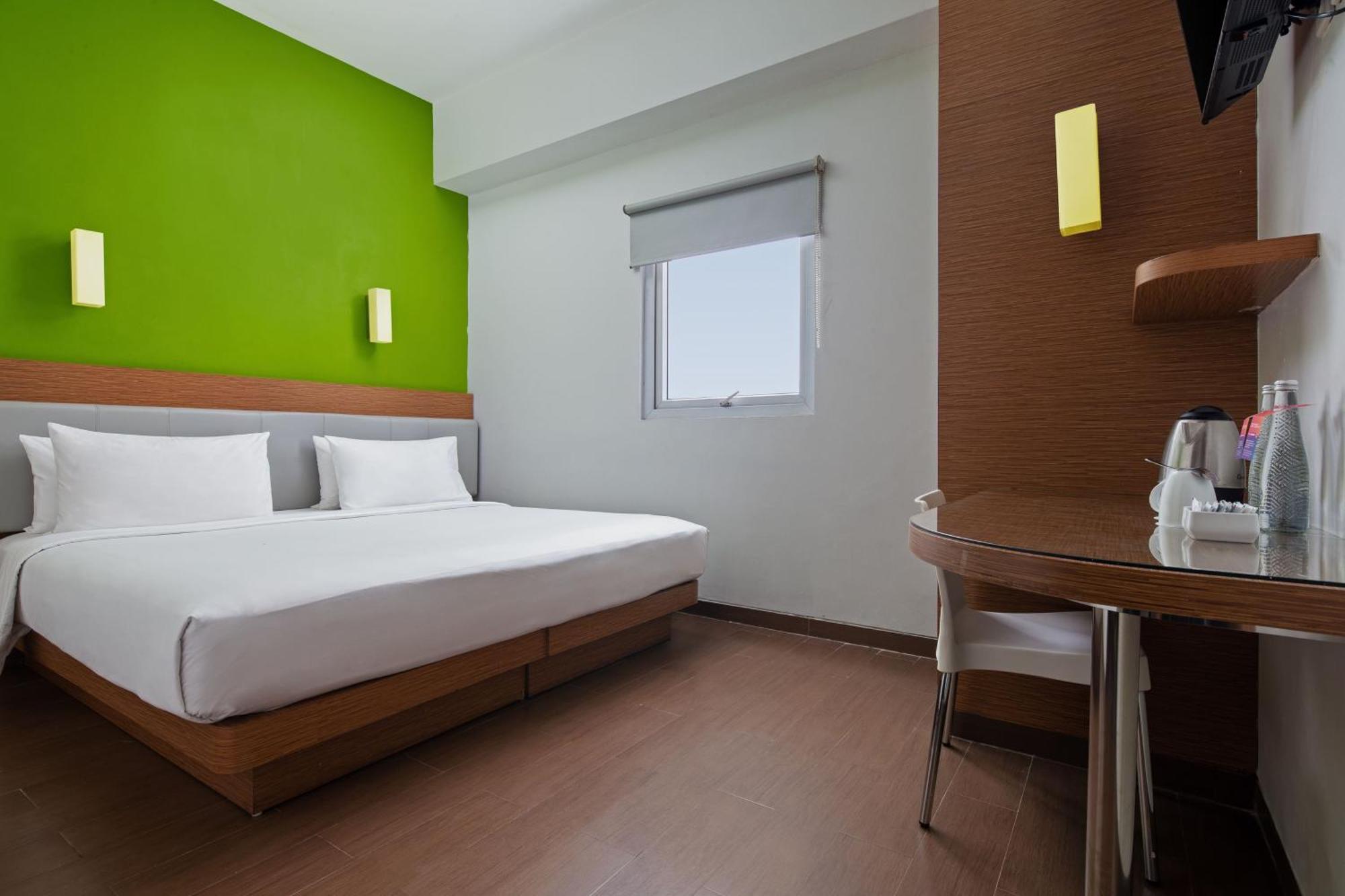 Amaris Hotel Pancoran Джакарта Екстериор снимка