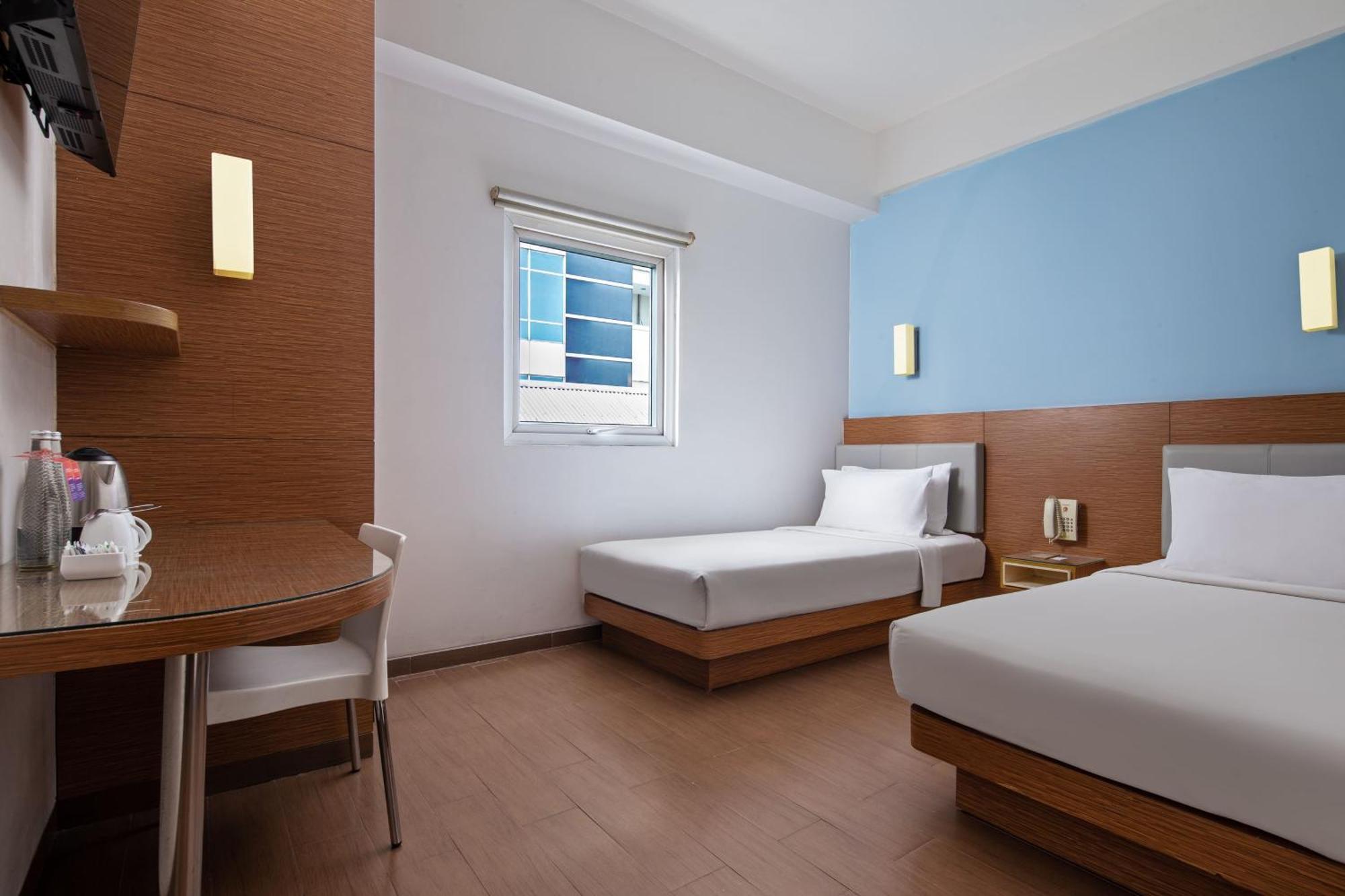 Amaris Hotel Pancoran Джакарта Екстериор снимка