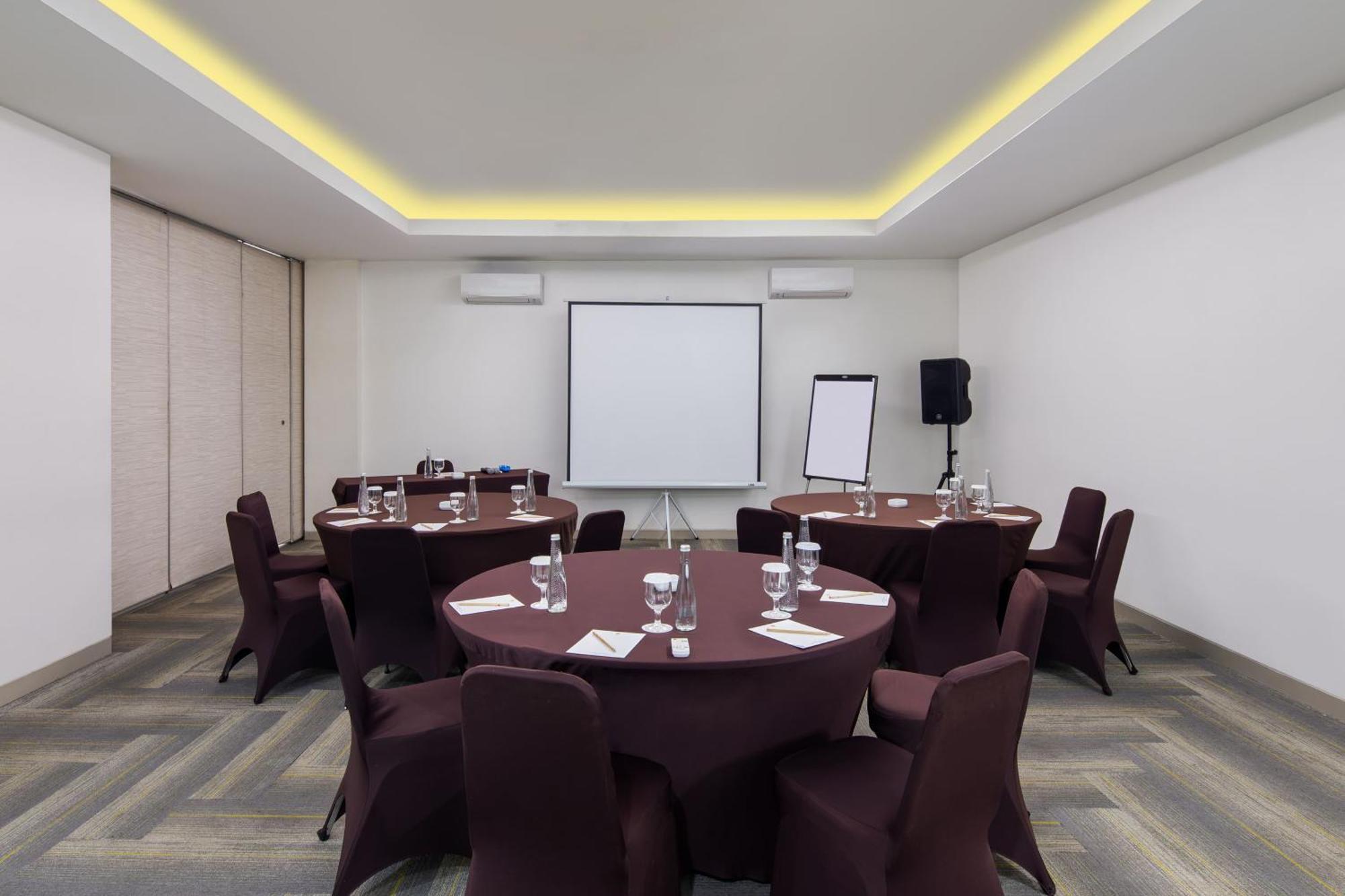 Amaris Hotel Pancoran Джакарта Екстериор снимка